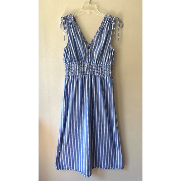 Old Navy Sz L Blue V Neck Stretch Tank Maxi Flare Dress Tie Shoulder Smocked - Picture 2 of 9